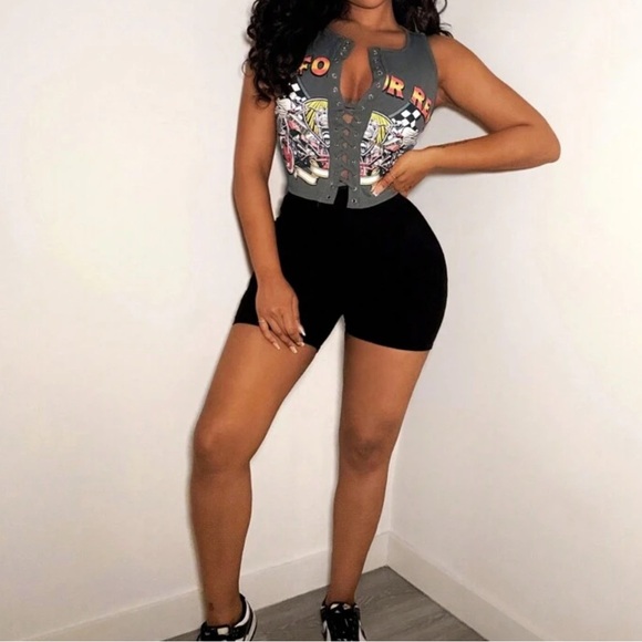 Graphic Lace-Up Crop Top - Picture 2 of 5